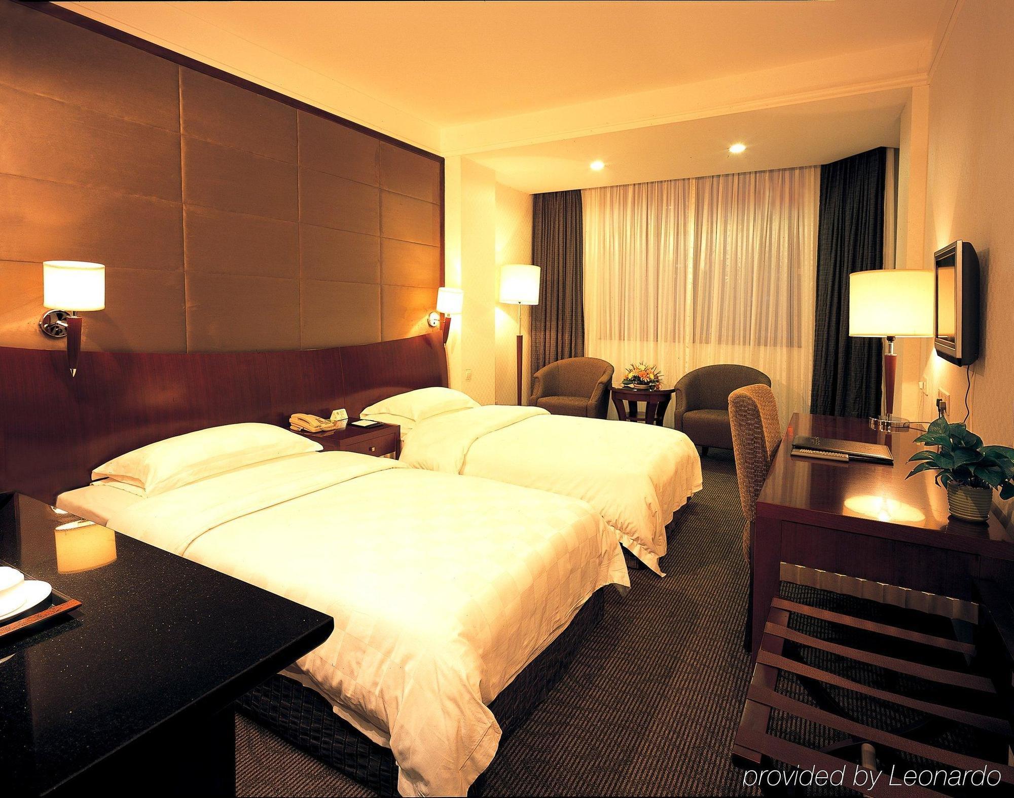 Haitao Hotel Guangzhou Room photo