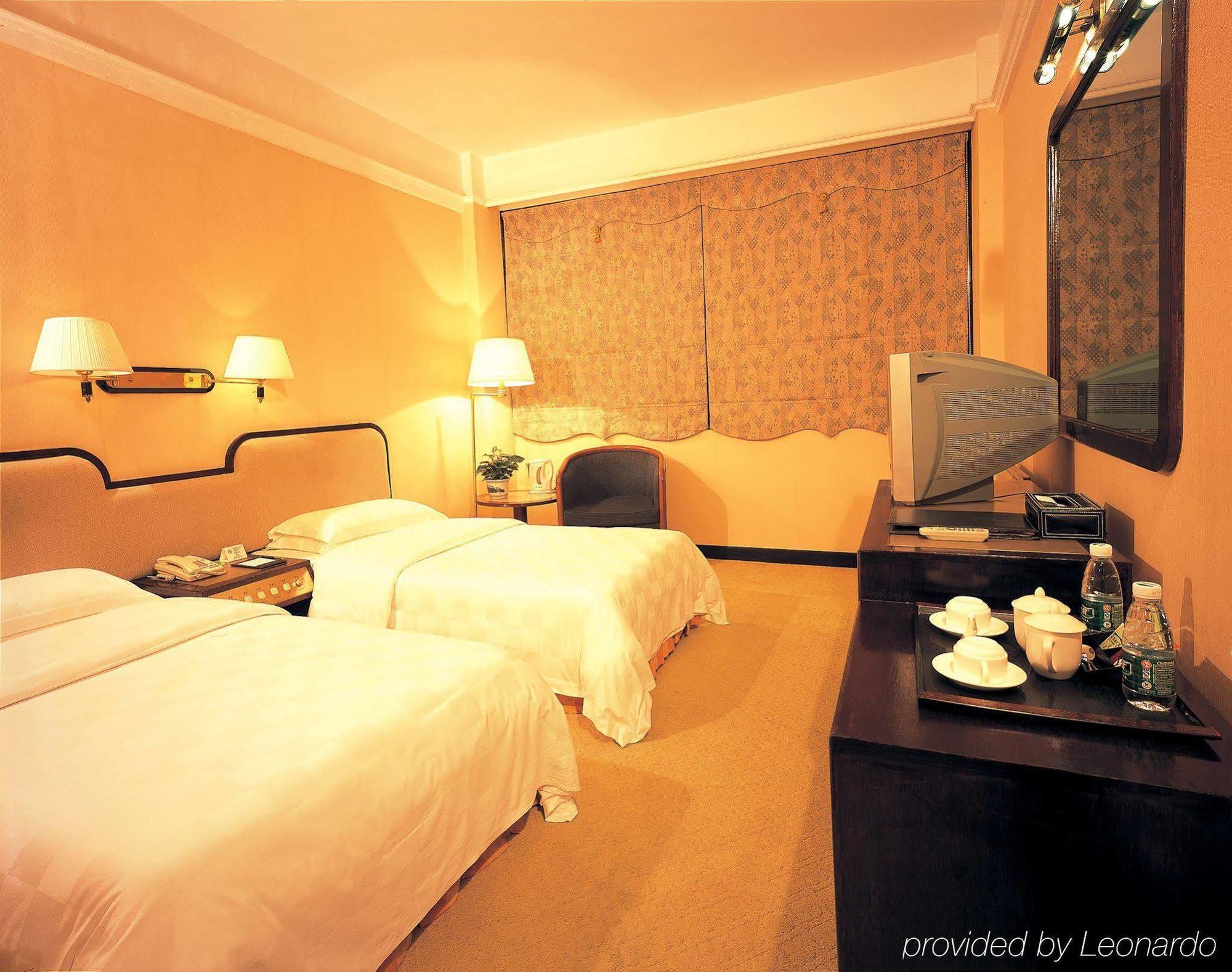 Haitao Hotel Guangzhou Room photo